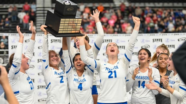 2023 WIAA volleyball finals: Manson vs. Lind-Ritzville-Sprague. Manson sweeps in three sets for first 2B title.